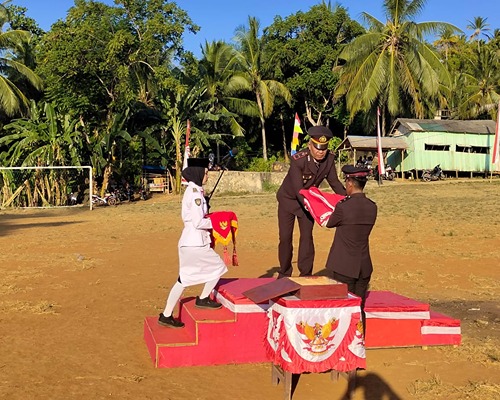 Penurunan Bendera di Pulau Sembilan Berlangsung Khidmat, Kapolsek: Perkuat Persatuan dan Kebersamaan 1 IMG 20240817 WA0097 11zon