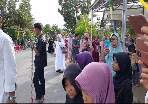 Peringatan Maulid Nabi di Desa Serongga: Gema Sholawat, Tausiyah, dan Fasilitas Makan Gratis untuk Warga 2 Screenshot 20240929 1908392 11zon