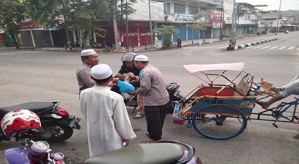 Polres Kotabaru Perkuat Sosialisasi dan Aksi Sosial untuk Stabilitas Pilkada 2024 2 IMG 20241018 WA0015 11zon