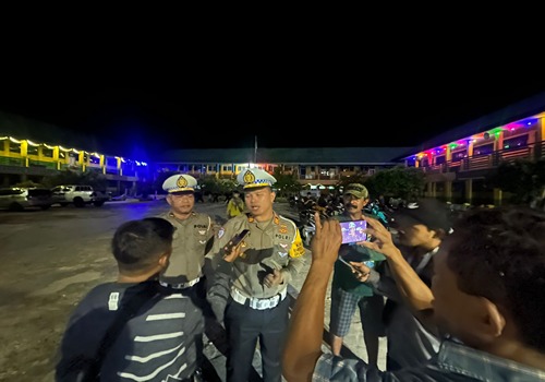 Operasi Malam Polres Kotabaru: Edukasi Pengendara Motor demi Keselamatan Lalu Lintas 1 IMG 20241103 WA0022 11zon