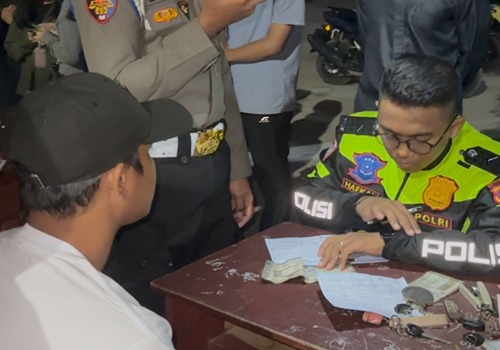 Operasi Malam Polres Kotabaru: Edukasi Pengendara Motor demi Keselamatan Lalu Lintas 2 IMG 20241103 WA0026 11zon