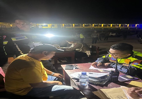 Operasi Malam Polres Kotabaru: Edukasi Pengendara Motor demi Keselamatan Lalu Lintas 4 IMG 20241103 WA0027 11zon