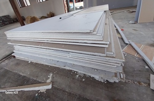 Perombakan SDN 2 Rampa: Penggantian Material Kayu ke Kalsiboard dan Gypsum 1 IMG 20241107 WA0012 11zon
