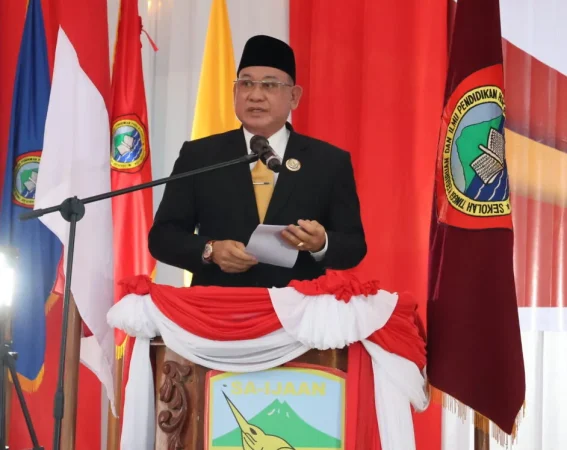 "Bupati Kotabaru menghadiri wisuda ke-13 STKIP Paris Barantai"