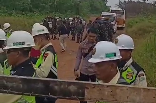 Petani Tuntut Ganti Rugi ke PT Berau Coal, Hadapi Penghadangan Security yang Memicu Ketegangan 1 Screenshot 20241105 224232 11zon