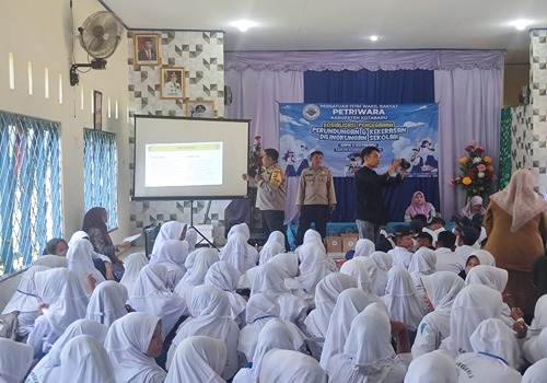 Sat Binmas dan PertiWara Bersinergi Cegah Bullying di SMPN 5 Kotabaru 2 IMG 20241202 WA0022 11zon