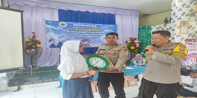 Sat Binmas dan PertiWara Bersinergi Cegah Bullying di SMPN 5 Kotabaru 3 IMG 20241202 WA0024 11zon
