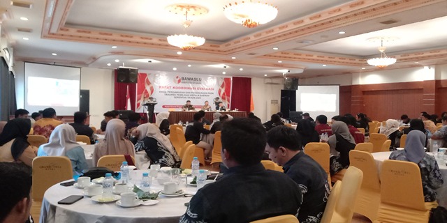 Rapat koordinasi Bawaslu Kotabaru bersama aparat dan tamu undangan di Hotel Grand Surya