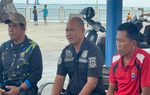 Polres Kotabaru menggelar Jumat Curhat di Desa Rampa dengan masyarakat, dipimpin oleh IPTU Agus Riyanto untuk menyerap aspirasi terkait keamanan.