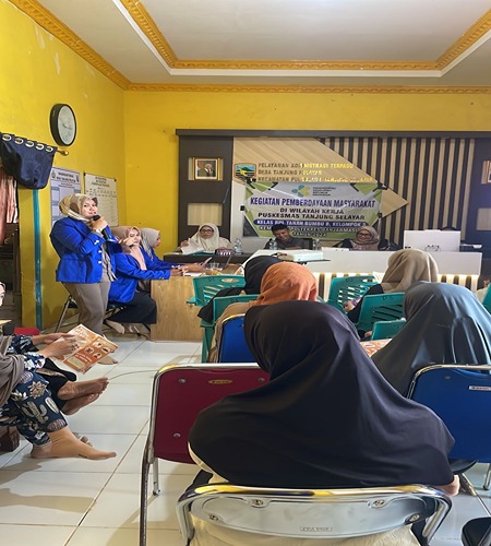 Pemberdayaan Masyarakat: Inovasi Mahasiswa Kebidanan Poltekkes Kemenkes Banjarmasin 1 IMG 20250114 WA0007 11zon