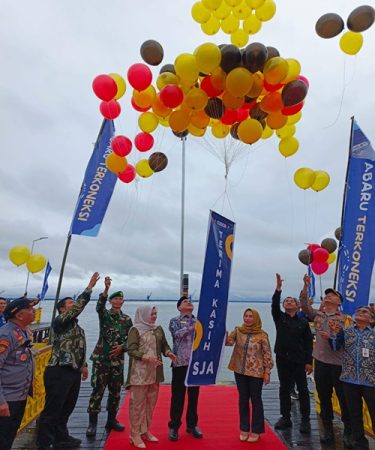 Bupati Kotabaru H. Sayed Jafar Alaydrus, SH resmikan dermaga terpadu di Kelurahan Kotabaru Hilir Kecamatan Pulau Laut Sigam