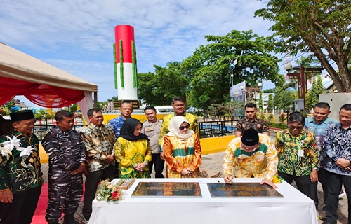 Bupati Kotabaru, H. Sayed Jafar, meresmikan Air Mancur Tugu Perjuangan dan SJA 309 Cafe-Resto di Wisata Siring Laut, Kotabaru.