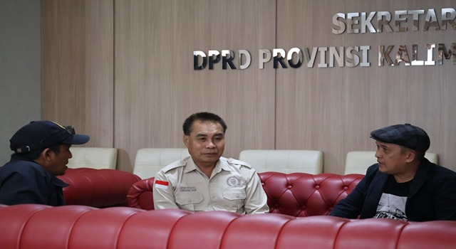 Dirham Zain, Anggota Komisi I DPRD Kalsel, memberikan kritik terkait penggunaan dana hibah KPU Tanah Bumbu untuk kegiatan "Tanah Bumbu Bershalawat" yang dinilai tidak relevan dengan tujuan Pilkada.