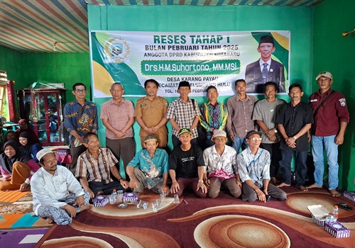 Anggota DPRD Kotabaru, H.M. Suhartono, MM.Msi, menyampaikan sambutan pada kegiatan reses pertama di Desa Karang Payau, Kecamatan Kelumpang Hulu.