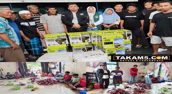 Amalia menyerahkan bantuan mesin ketinting dan alat tangkap ikan kepada kelompok nelayan di Desa Kerayaan Utara dan Desa Kerasian, Kecamatan Pulau Laut Kepulauan, Kotabaru.