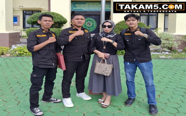 Andi Mulfiani, yang didampingi tim hukum BASA Rekan, resmi mendaftarkan permohonan Penetapan Ahli Waris di Pengadilan Agama Kotabaru pada Selasa, 4 Februari 2025.