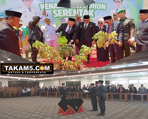 Bupati Kotabaru, H. Muhammad Rusli, S.Sos, resmi melantik dan mengambil sumpah janji Penjabat (Pj.) Sekretaris Daerah (Sekda) Kabupaten Kotabaru, Eka Saprudin, M.AP, dalam acara yang digelar di Aula Oproom Perkantoran Bupati Sebelimbingan pada Senin (3/3/2025).