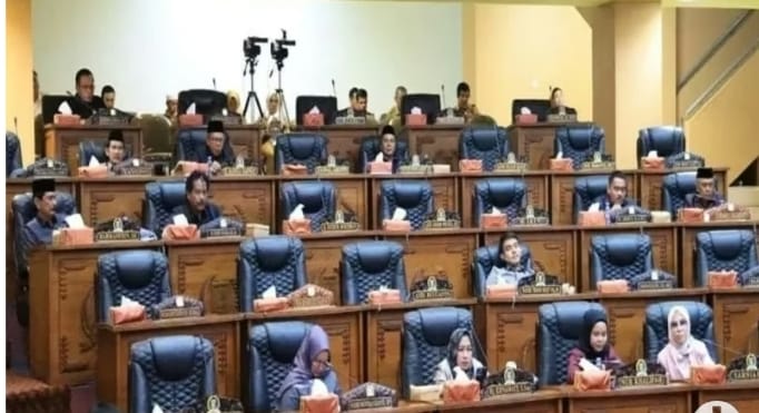 Rapat pleno DPRD Tanah Bumbu bahas dua Raperda strategis.