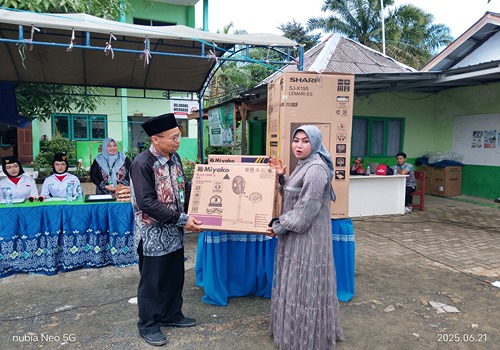 Camat Hadir dan Beri Hadiah, Perpisahan Siswa MTsS Sabiilul Muttaqiin Penuh Haru dan Apresiasi 5 IMG 20250621 092614 11zon