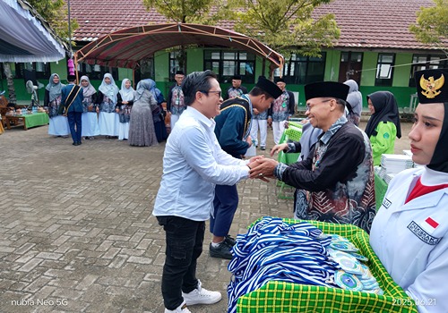 Camat Hadir dan Beri Hadiah, Perpisahan Siswa MTsS Sabiilul Muttaqiin Penuh Haru dan Apresiasi 2 IMG 20250621 095050 11zon