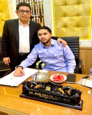 Kanan, Saaqib Faiz Baarffan, S.H., M.H., bersama Dr. Bob Hasan, S.H., M.H., Ketua Badan Legislasi (Baleg) DPR RI. (Foto Dok: Takam5.com)