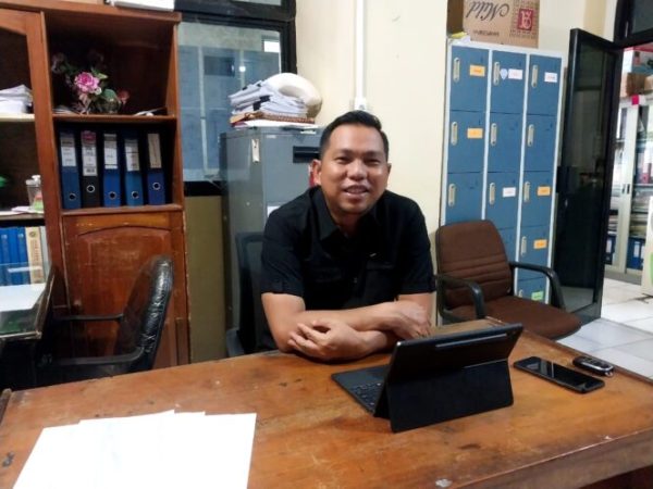 Anggota DPRD Kotabaru Fraksi Golkar, Syahrani Andai, saat ditemui di ruang kerjanya.