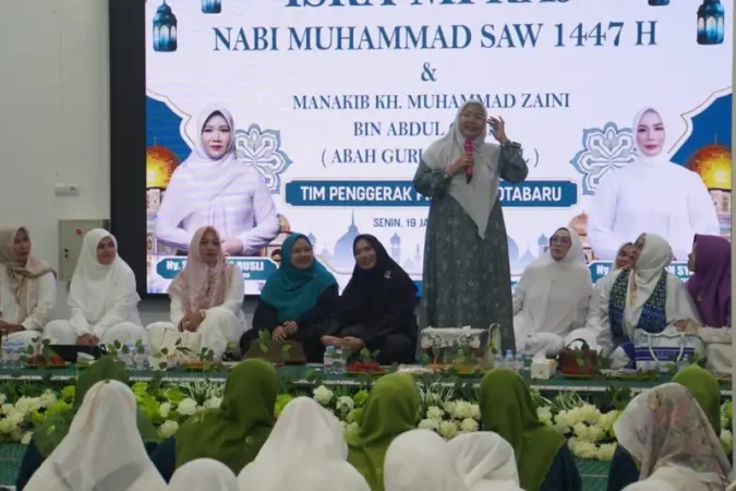 TP PKK Kabupaten Kotabaru memperingati Isra Mi’raj Nabi Muhammad SAW 1447 H di Masjid Apung Siring Laut.