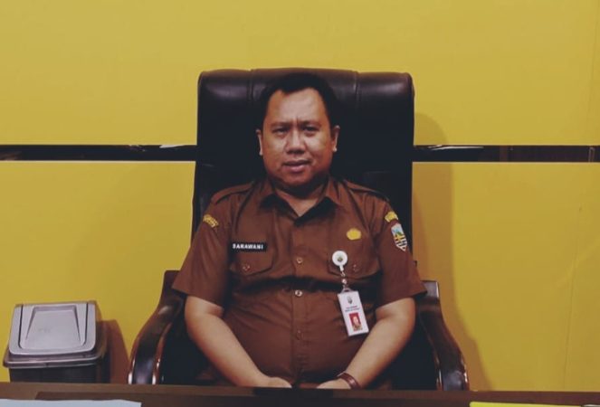 Kepala Dinas Ketahanan Pangan dan Pertanian Kabupaten Kotabaru, Ir. Sarwani, saat ditemui di ruang kerjanya.