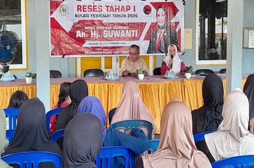 Ketua DPRD Kotabaru Hj. Suwanti saat melaksanakan reses tahap I di Desa Betung, Kecamatan Pulau Laut Timur, Februari 2026.