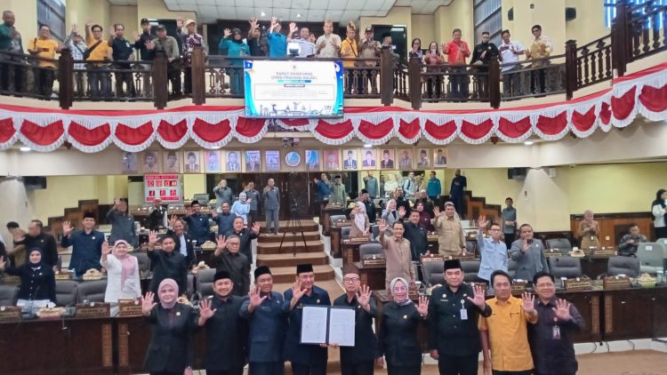 Rapat paripurna DPRD Kalimantan Selatan terkait persetujuan pembentukan DOB Tanah Kambatang Lima di Banjarmasin.