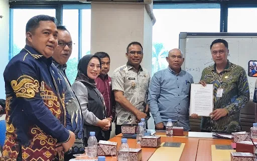 Ketua DPRD Kotabaru bersama unsur pimpinan DPRD, Bupati, dan Wakil Bupati Kotabaru mengikuti audiensi dengan Direktorat Jenderal Bina Pembangunan Daerah Kemendagri RI terkait usulan pembangunan Embung Seratak di Jakarta.