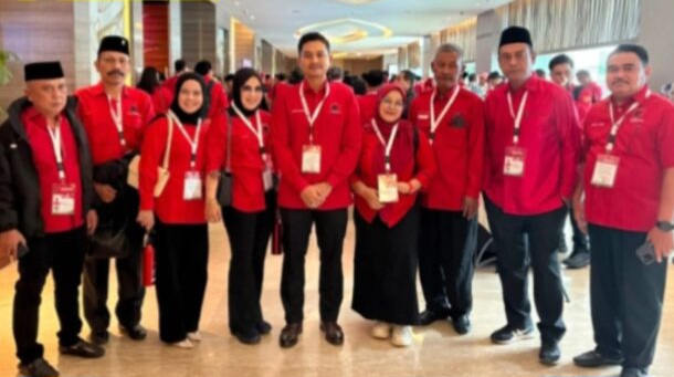 Anggota Fraksi PDI Perjuangan DPRD Kabupaten Tanah Bumbu berfoto bersama usai mengikuti Upacara Hari Lahir Pancasila di Jakarta.