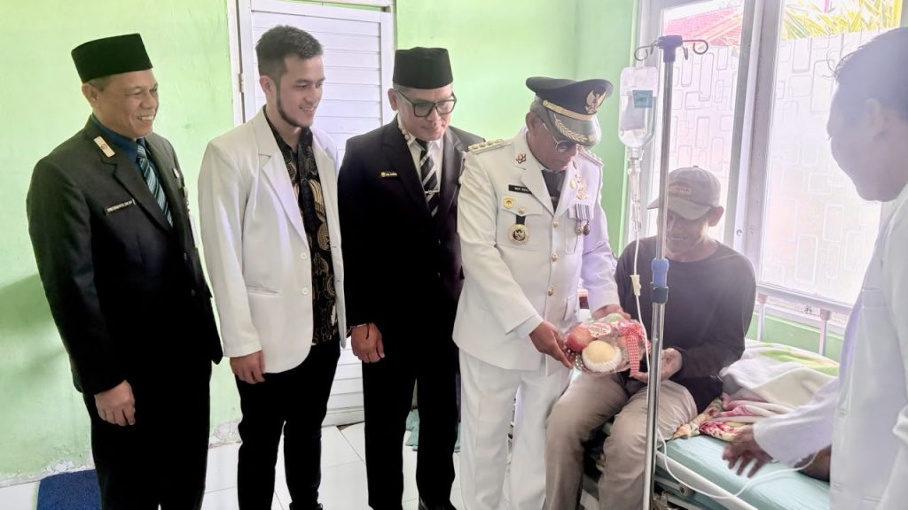 Bupati dan Wakil Bupati Kotabaru Anjangsana HUT RI ke-81 ke RSUD PJS 1 IMG 20260817 WA0086