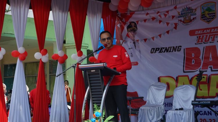 Wakil Bupati Kotabaru menyampaikan sambutan saat pembukaan Bazar Dagang 2026.
